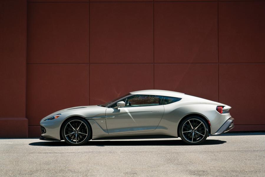  Aston Martin Vanquish Zagato 2017 года  (NA) (фото 18 из 40)